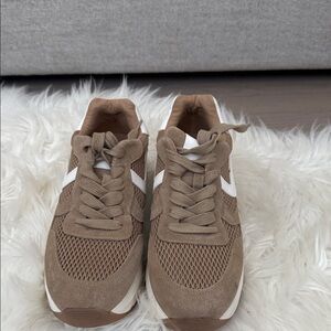 Steve Madden Tan and White Mesh Sneakers
